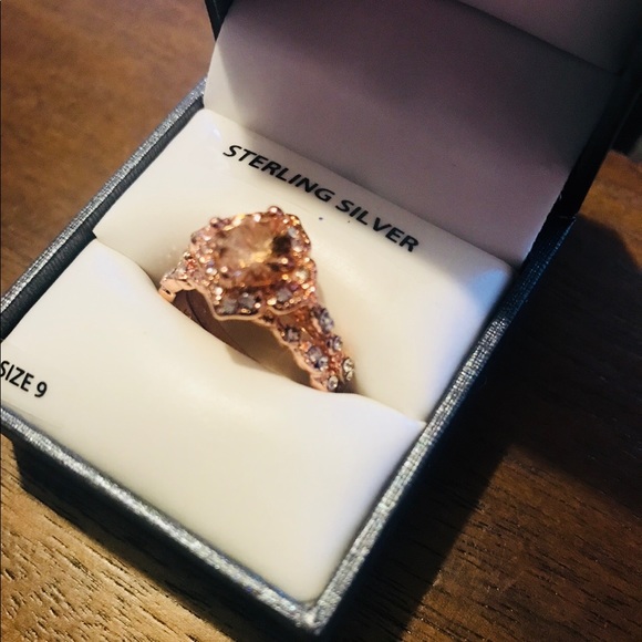 COPY - WEDDING RING SET. - Picture 2 of 8